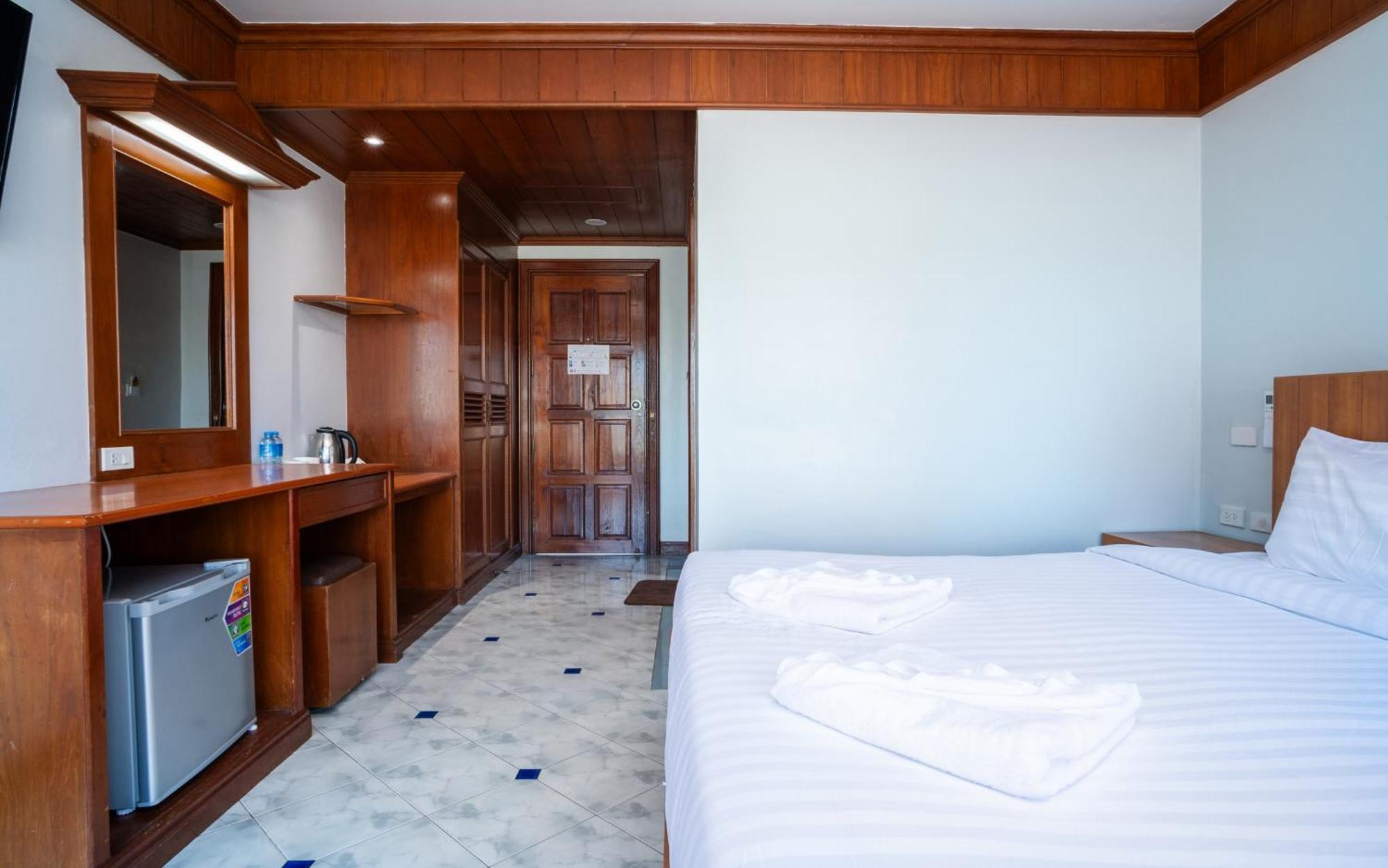 Gp House Phuket Patong Beach Eksteriør billede